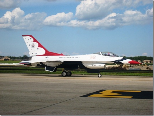 2011 05 - Air Show Thunderbird landed1