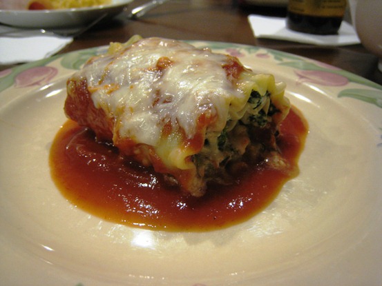 spinach lasagna rolls plated